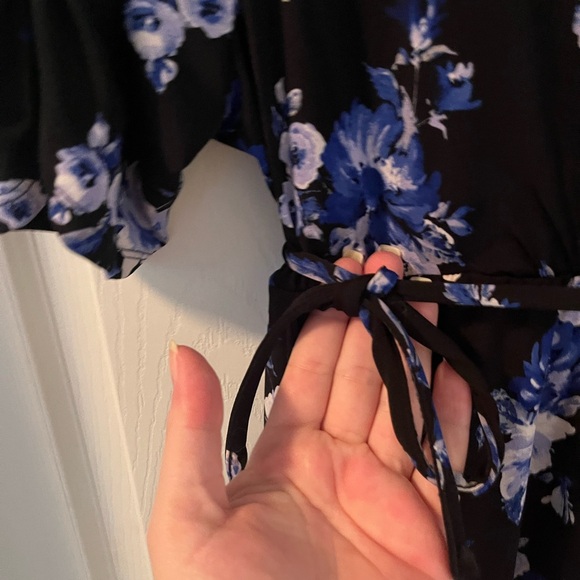 Torrid size 1 blue floral wrap dress - Picture 4 of 11